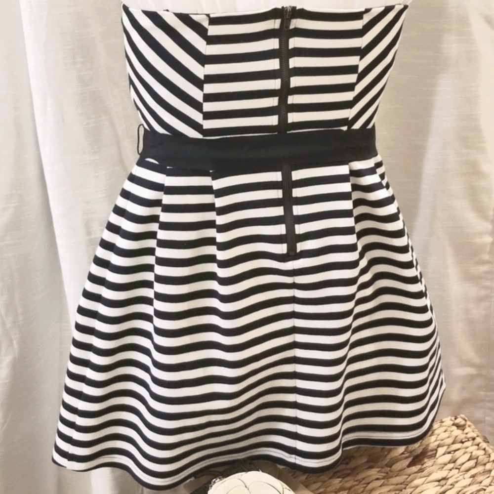 Forever 21 Strapless Blue & White Mini Dress. - Picture 6 of 6